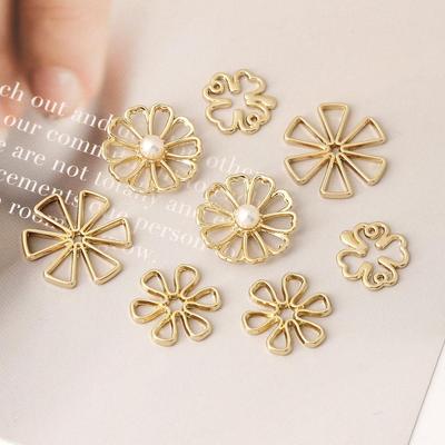 10 adet içi boş çiçekler kaplama altın alaşımlı kolye takı bileşeni yapımı için DIY küpe boyunmace bilezik