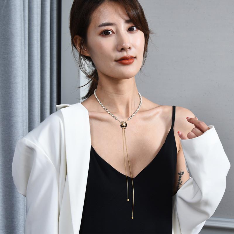 Stylish Long Adjustable Rose Flower Sweater Chain Necklace For Fashionable Outfits