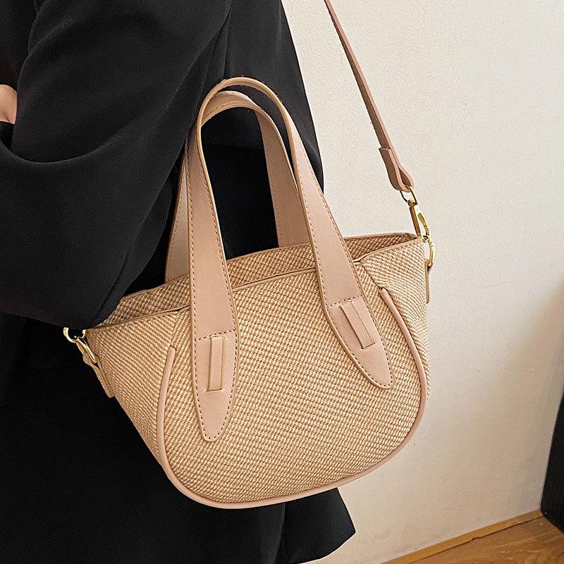 Premium niche design portable bucket bag women's 2025 new simple and versatile commuter style shoulder messenger bag