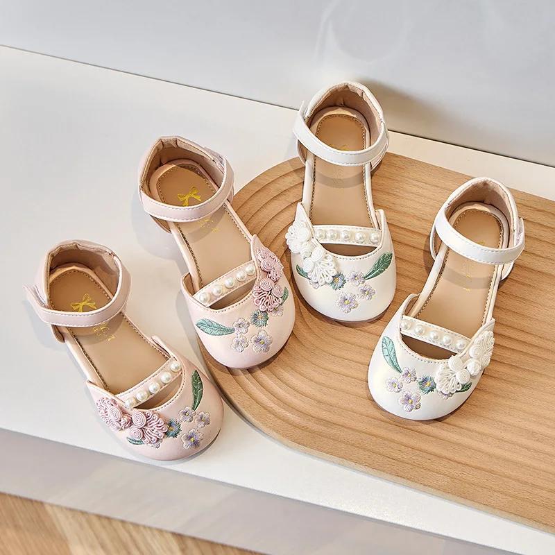 Dětské boty Hanfu s květinami 2024 letní dívčí kožené boty v čínském stylu na párty svatbu Klasické vyšívané princeznovské boty