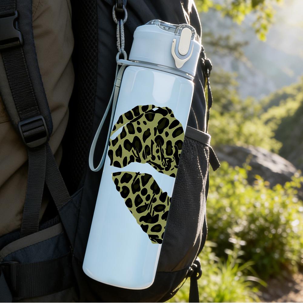 1PC Broken Leopard Heart Graphic,750ml Color Plastic Sports Water Bottle,Leakproof Flip Straw Lid,Suitable for Sports Office Home Use