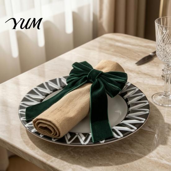 Holiday Home Table Accents 6Pcs Velvet Bow Napkin Rings, Christmas Fabric Holders, Red Festive Dining Accessories Green Rings for Dinner Party
