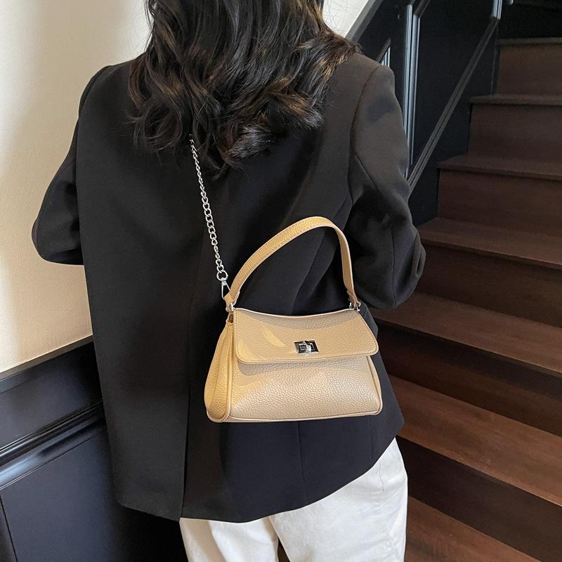Fashion underarm bag women's 2025 new versatile commuter shoulder bag premium small square bag chain messenger bag