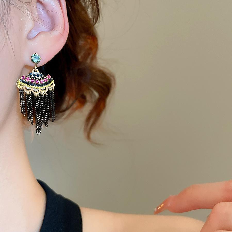 Europäischer und amerikanischer ethnischer Stil, mit Diamanten besetzte Wassertropfen-Quasten-Ohrringe, Steckerohrringe, Damenohrringe, Design-Sinn Nische