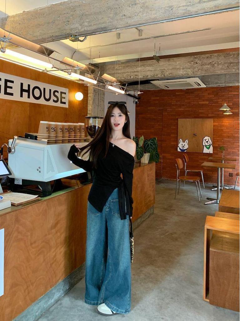 Chic Black One-Shoulder Women's Top - 2025 Autumn Design, Unique Style, Base Layer, Luxurious Feel