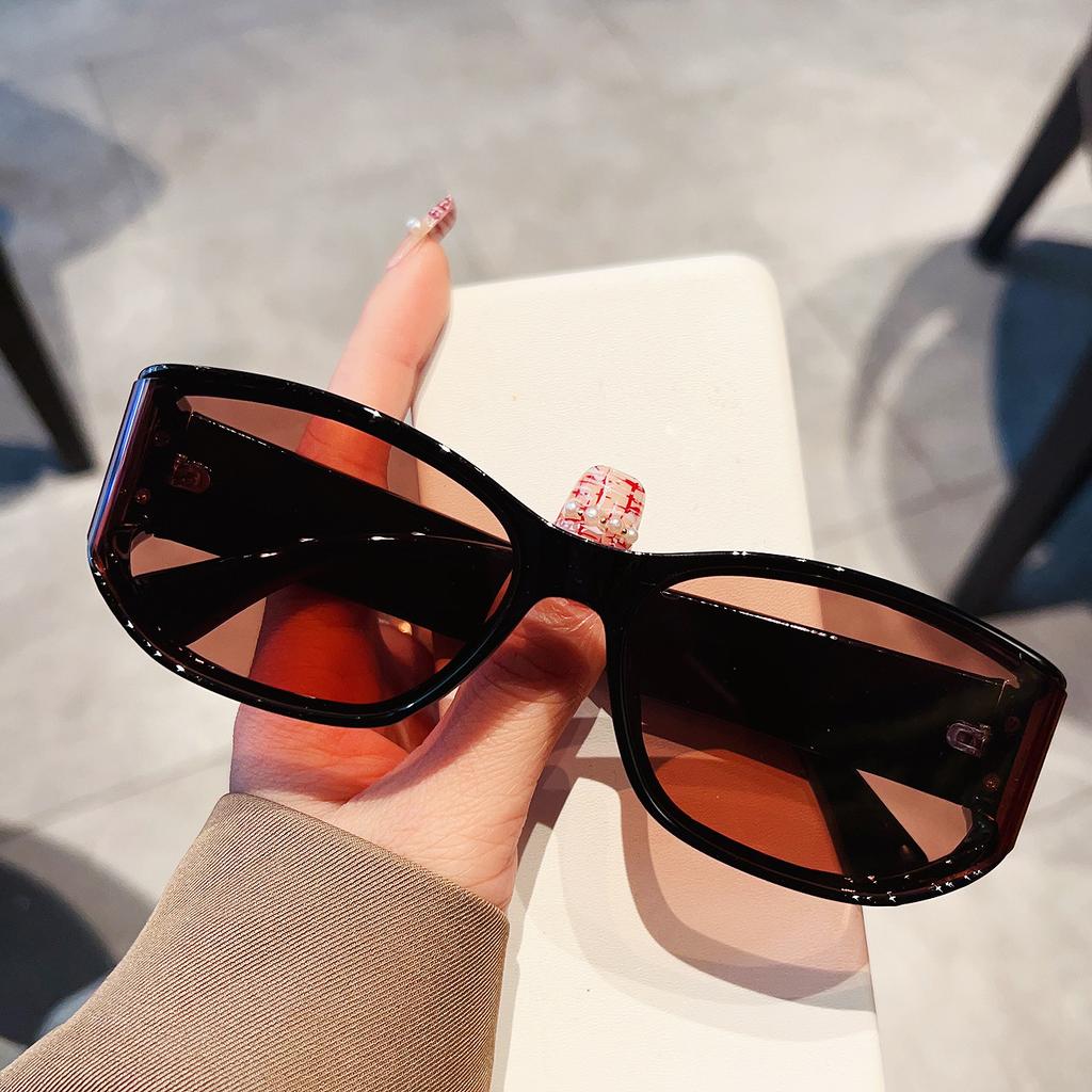 Fashion Vintage Sunglasses Women Men Luxury Designer Punk Rivet Shades Irregular Curved Surface Sun Glasses