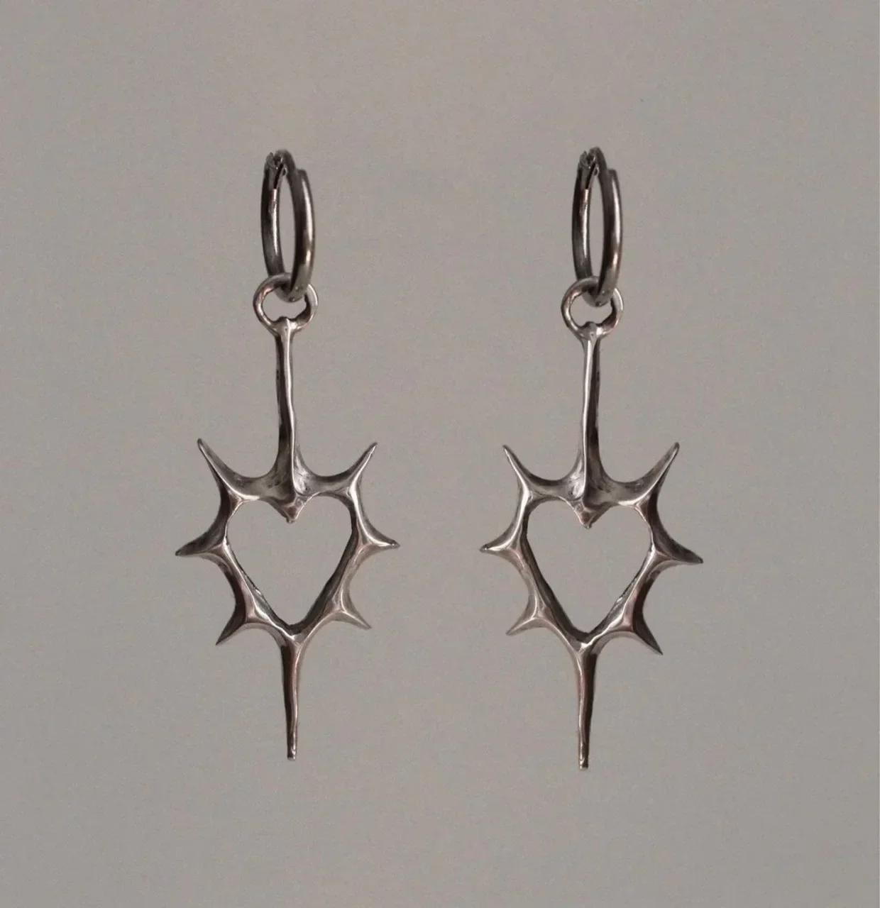 

1 Pair New Design Hollow Thorns Love Heart Pendant Earrings for Women Female Stainless Steel Couple Earring Wearing Jewelry