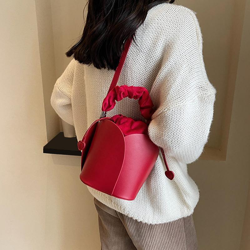 Yogodlns Drawstring Design Water Bucket Bag Women Solid Vegetable Basket Handheld Crossbody Bag Autumn Winter New High End Wedding Bag
