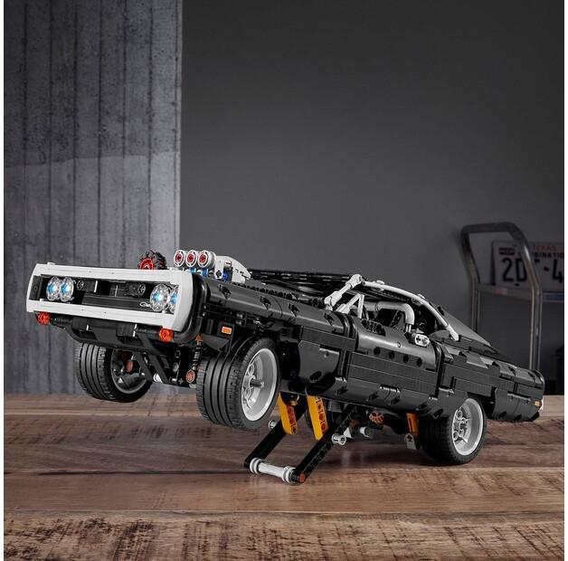 LEGO Technic 42111 Dodge Charger Home