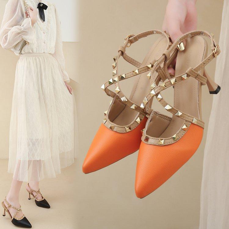 

Королевский темперамент сандалии на высоком каблуке женские 2025 новые заклепки пустые маленькие кожаные туфли высокий каблук лето Мэри Джейн одиночные 34 жёлтый