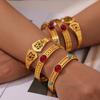 Minimalistisches Armband im chinesischen Stil mit durchbrochenem Muster, Natursteinintarsien und goldplattiertem Titanstahl