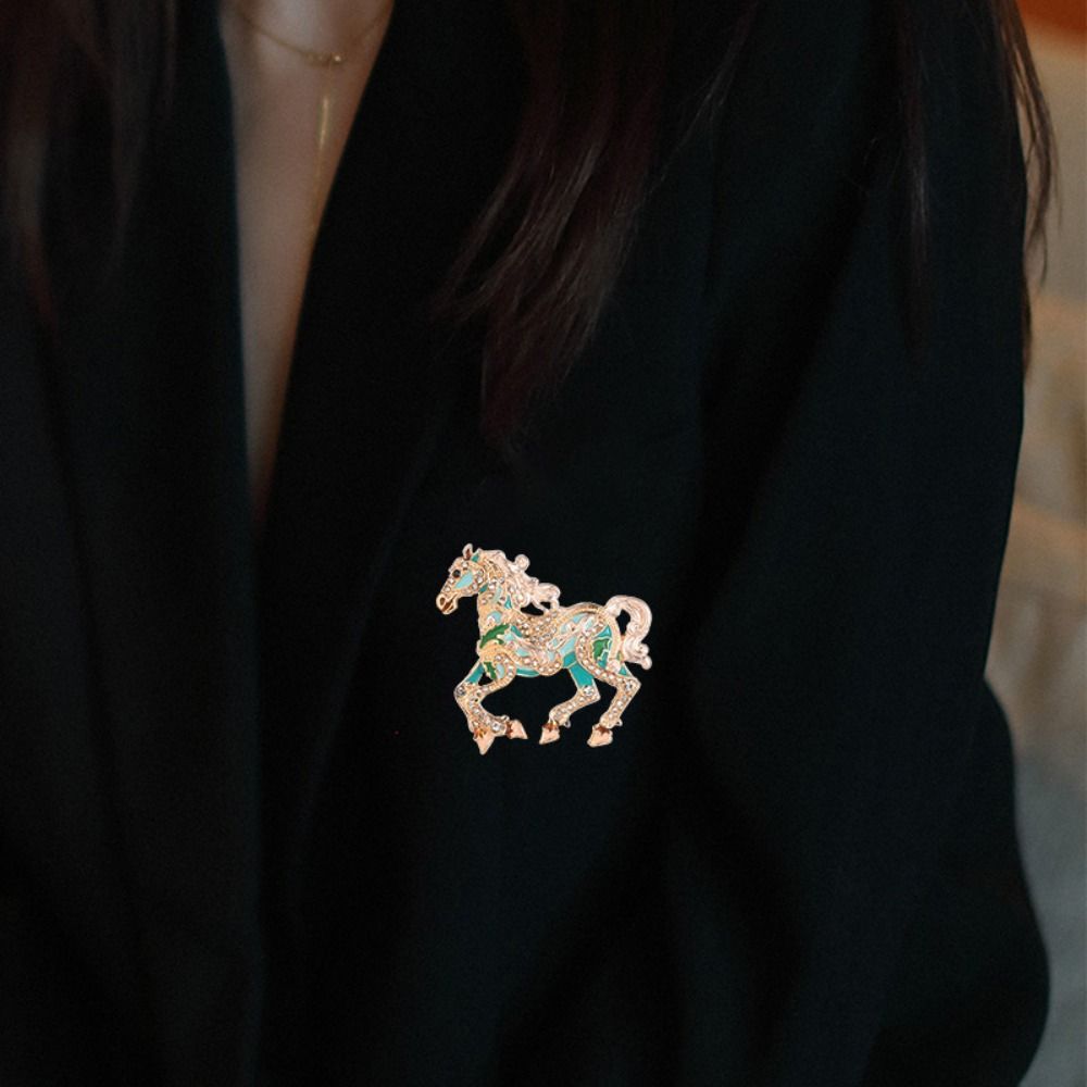 Crystal Enamel Horse Brooch Pin Sparkling Mascot Horse Lapel Pin Zodiac Horse Brooch  Good Luck