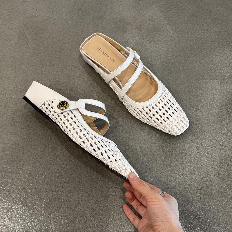 2025 new French retro hollow one-word belt Jue Jue Zi Baotou sandals women's summer wear versatile half slippers