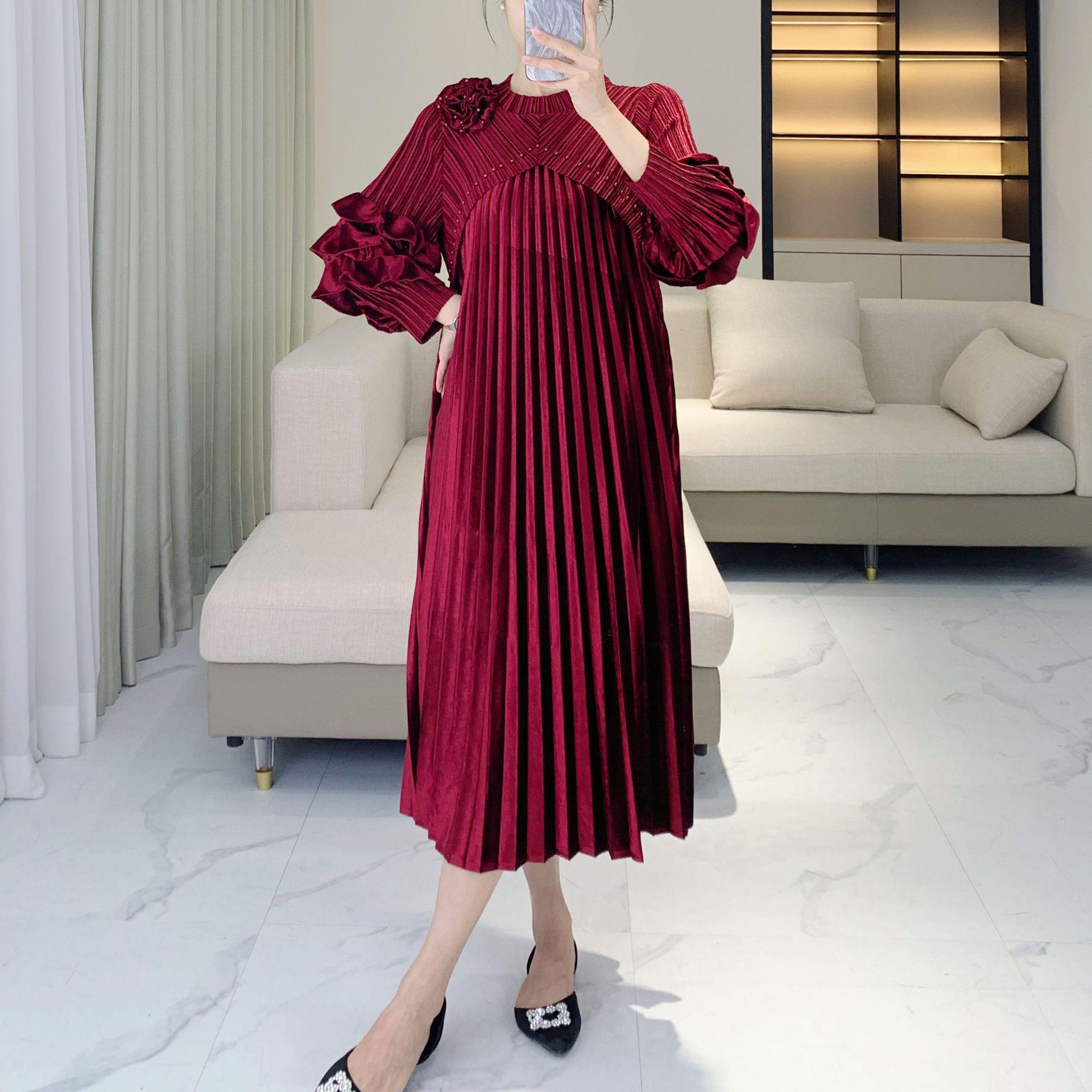 

Elegant Velvet Red Dress for Autumn & Winter - Plus Size, High-End Wedding & Evening Wear for Ladies One Size [90-150 kg]