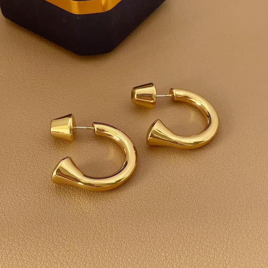 C-Shaped Minimalist Earrings for Women, European & American Style, Versatile Silver Needle Studs with Unique Design.