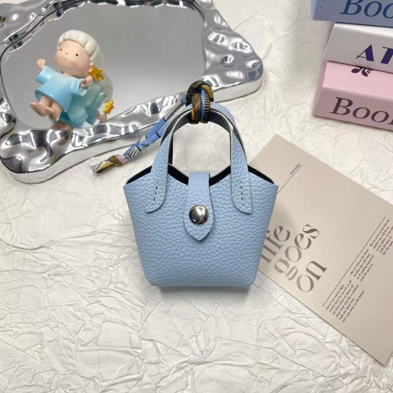 1Pcs Creative Bluetooth Earphone Bag Mini Cute Basket Bag Pendant High-Grade Leather Car Keychain Small Items Handbag