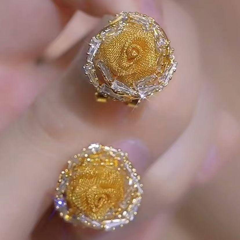 Gold Mesh Crystal Rose Ear Cuffs - Elegant High-End Versatile Women's Earrings.