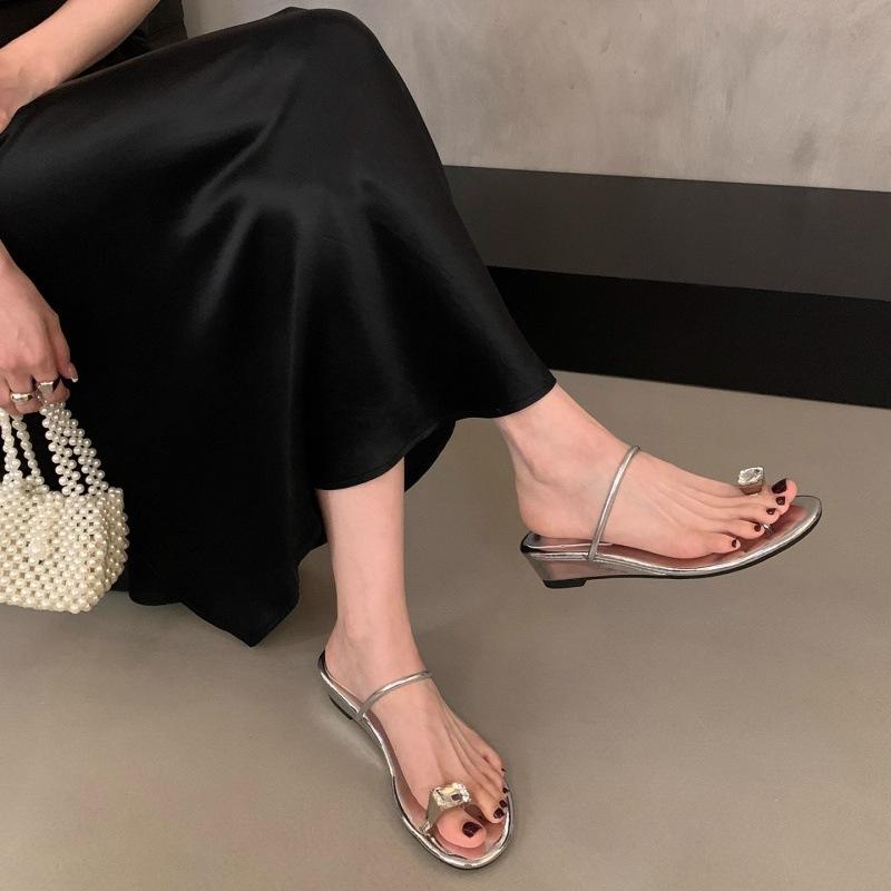 French slope heel pigeon egg cover toe cool slippers women's 2025 summer shoes outer wear temperament with skirt rhinestone sandals