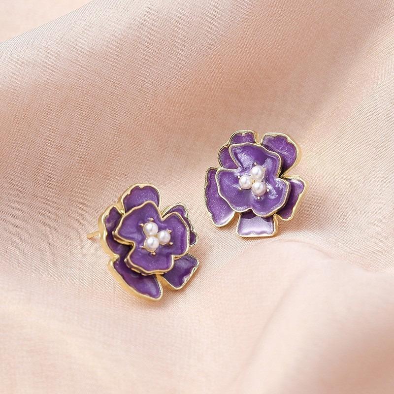 Orecchino a lobo con fiore di camelia color viola e perla sintetica per donna, gioiello semplice con smalto colorato, personalità, regalo per ragazza