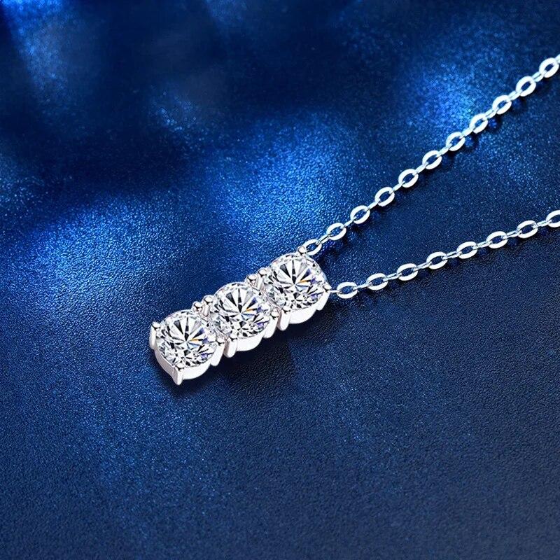 Neue drei 4 mm Steine ​​D Farbe Premium Moissanit Diamant Kette für Frauen 925 Sterling Silber GRA Moissanit Anhänger Halskette