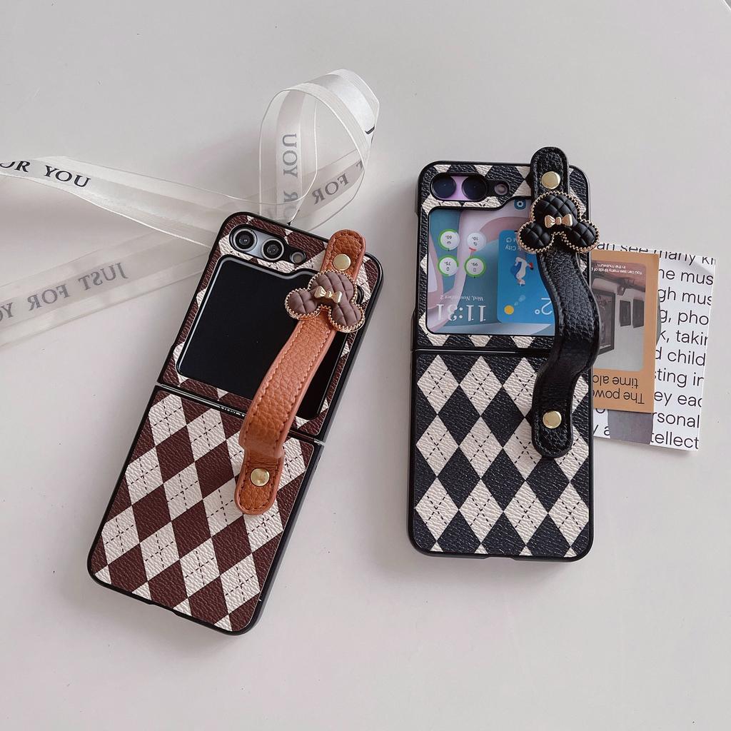 Rhombus Pattern Is Suitable for Samsung ZFlip3/4 Mobile Phone Case Folding Screen Zflip5/6 Cartoon Mickey Wristband Protective Case.