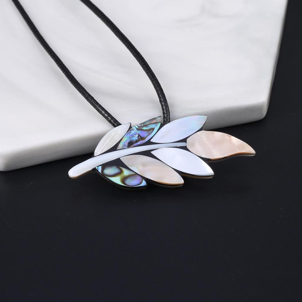 Women Necklace Natural Shell Necklace Flower-Shaped Drill Pendant Leather Cord 2MM Charms For Elegant Women Love Romantic Gift