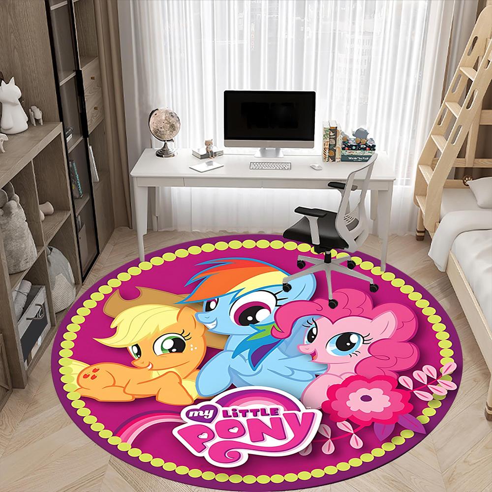 1 szt. Okrągły dywanik biurowy My Little Pony - Idealny do dekoracji biura lub gabinetu, Można prać w pralce, Spód antypoślizgowy, Dekoracyjna mata podłogowa