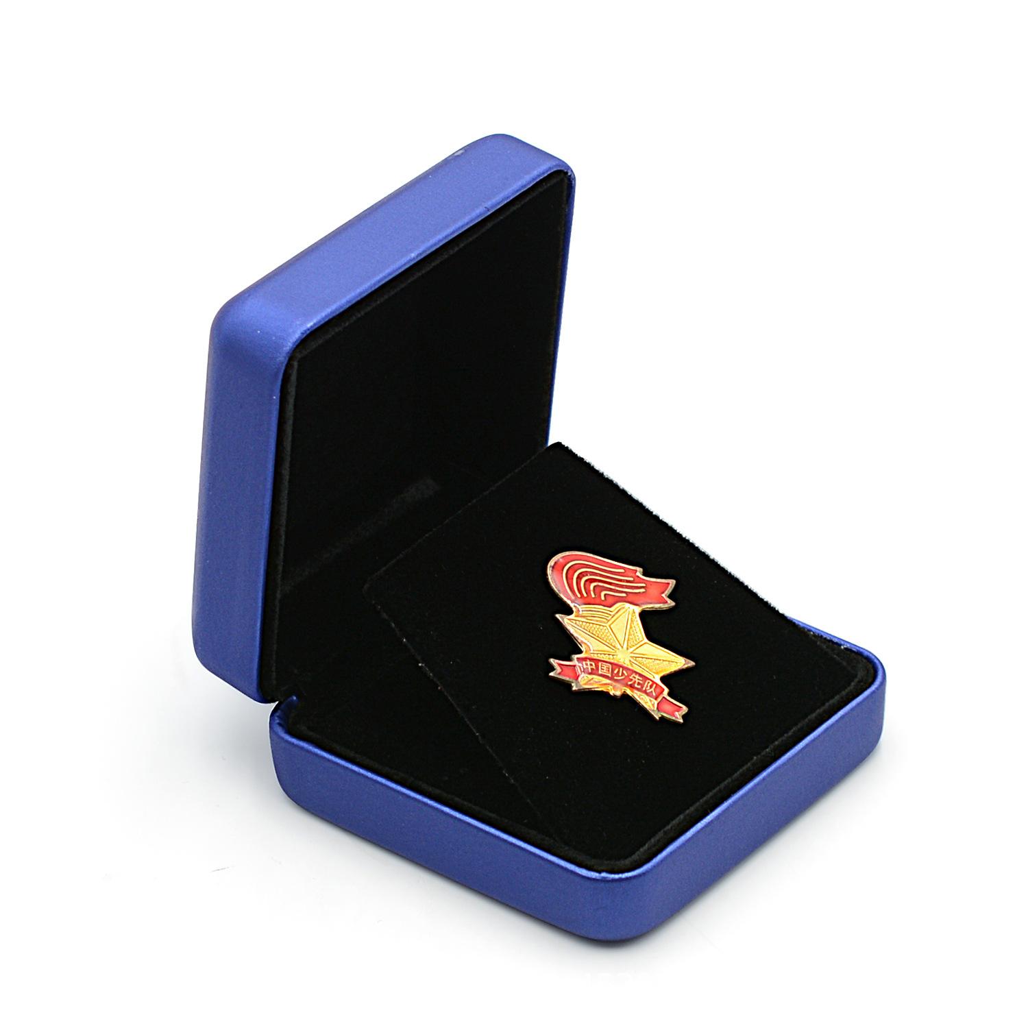

Leather Commemorative Coin Badge Storage Box School Emblem Display Case Gift Packaging Box for Collection Medal Jewelry Organize синій