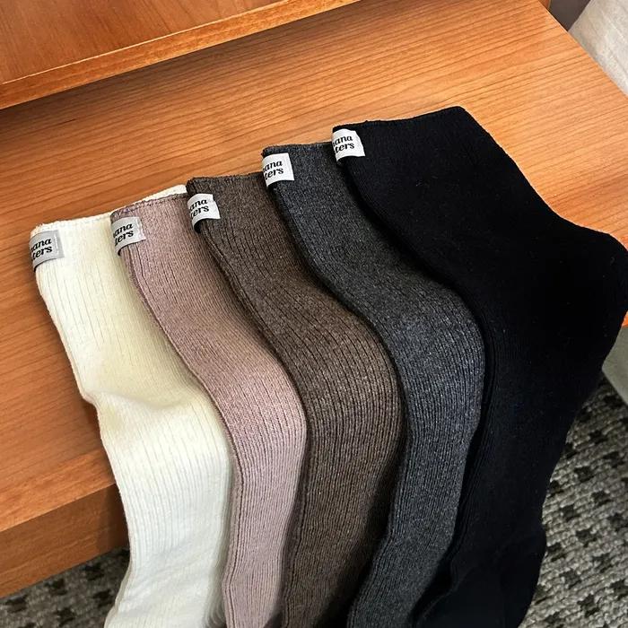 [Banana Sisters] Meli Daily Soft Fit Label Point Knee Socks 5 Colors
