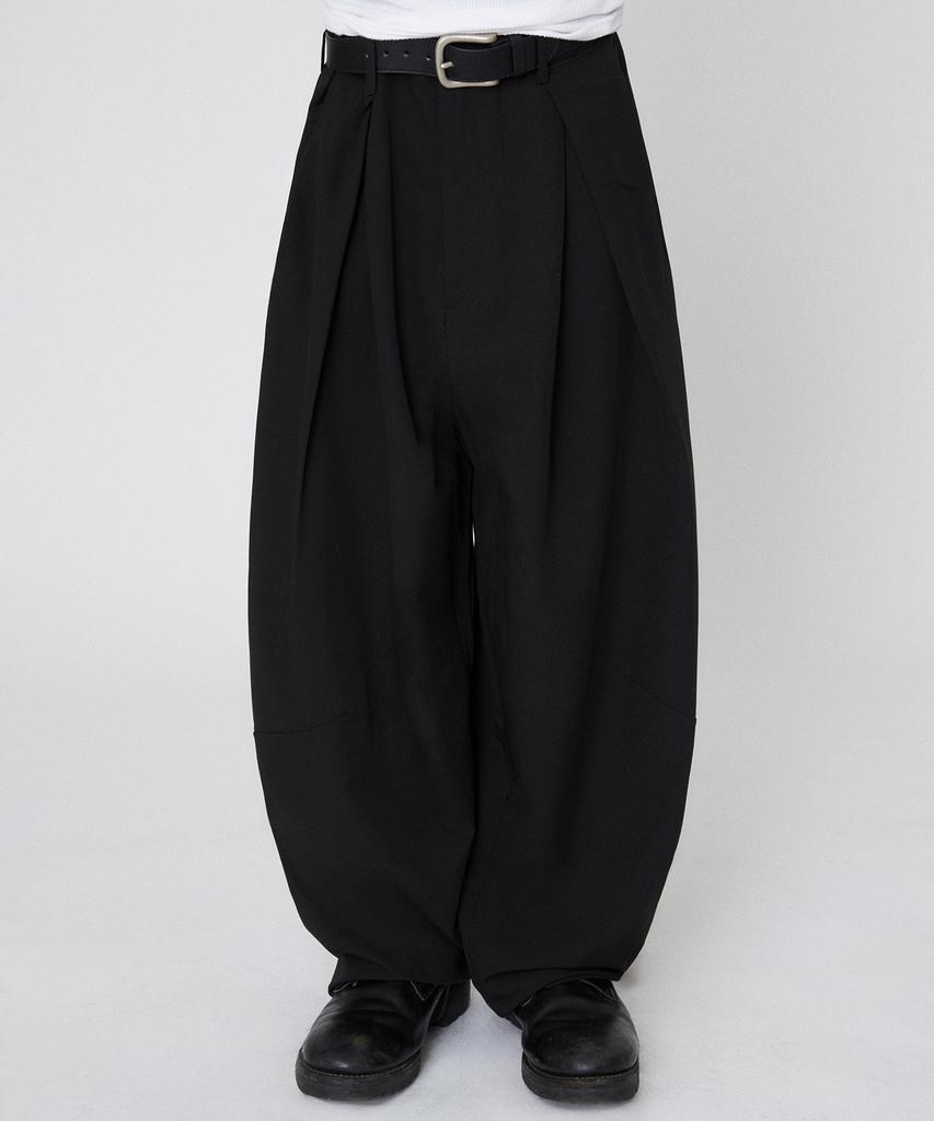 Seuweideu One Tuck Slacks [Black]