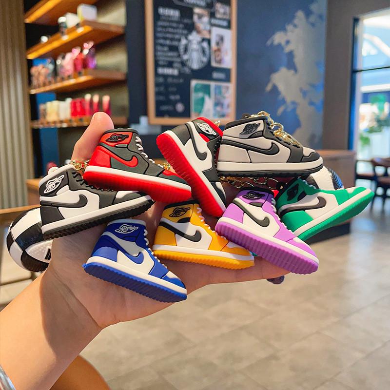 Bunter Silikon-Basketballschuh-Schlüsselanhänger für Rucksäcke und Autoschlüssel Süßes Geschenk