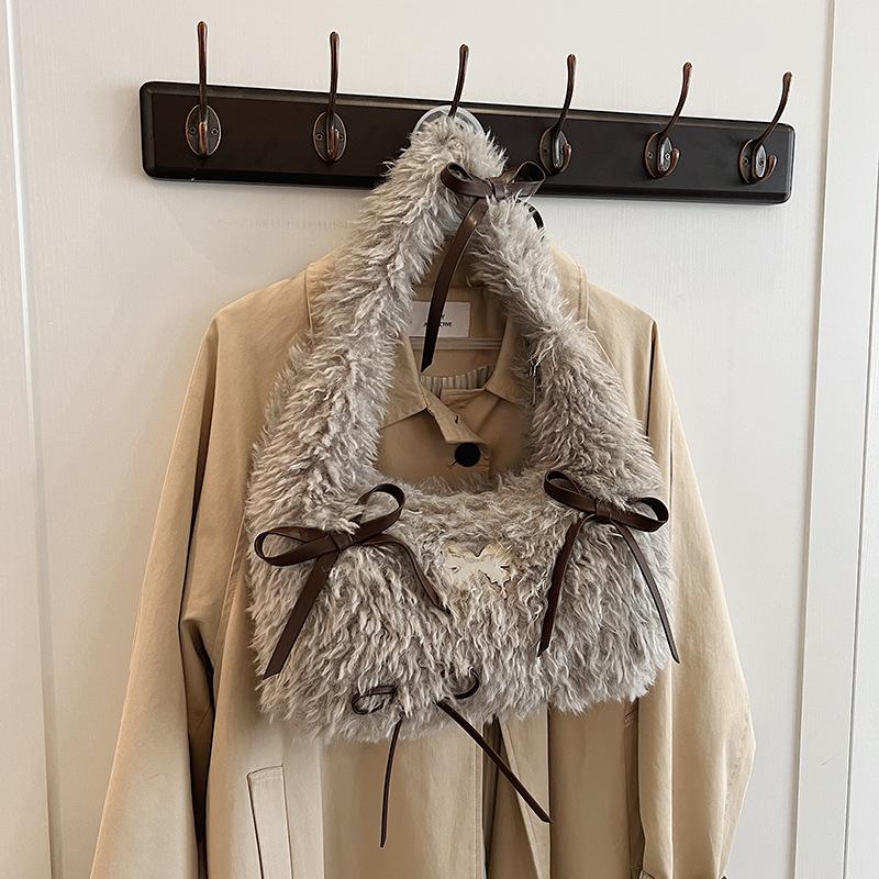 Niche plush bag women's new autumn and winter versatile single shoulder underarm bag portable plush bag