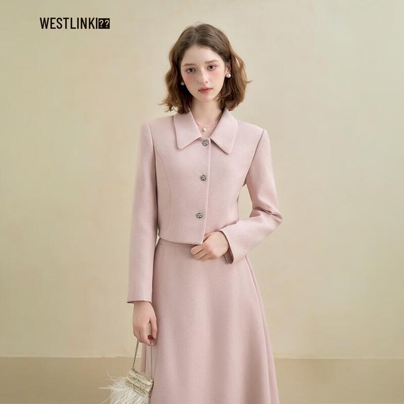 

Женская короткая куртка во французском стиле, украшенная стразами L