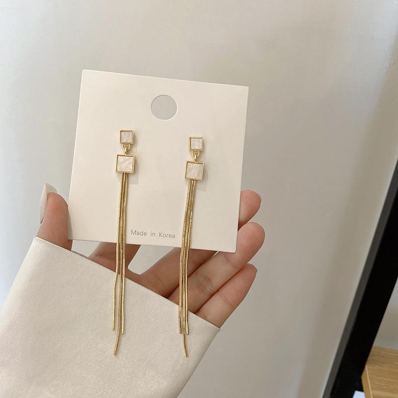 Stylish and simple gold stud earrings, fringed earrings, light luxury, high-end sense, versatile temperament earrings, niche design earrings