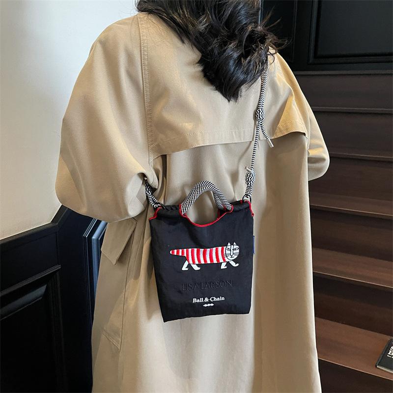 Canvas bag women's summer versatile casual shoulder messenger bag is now popular portable bucket bag