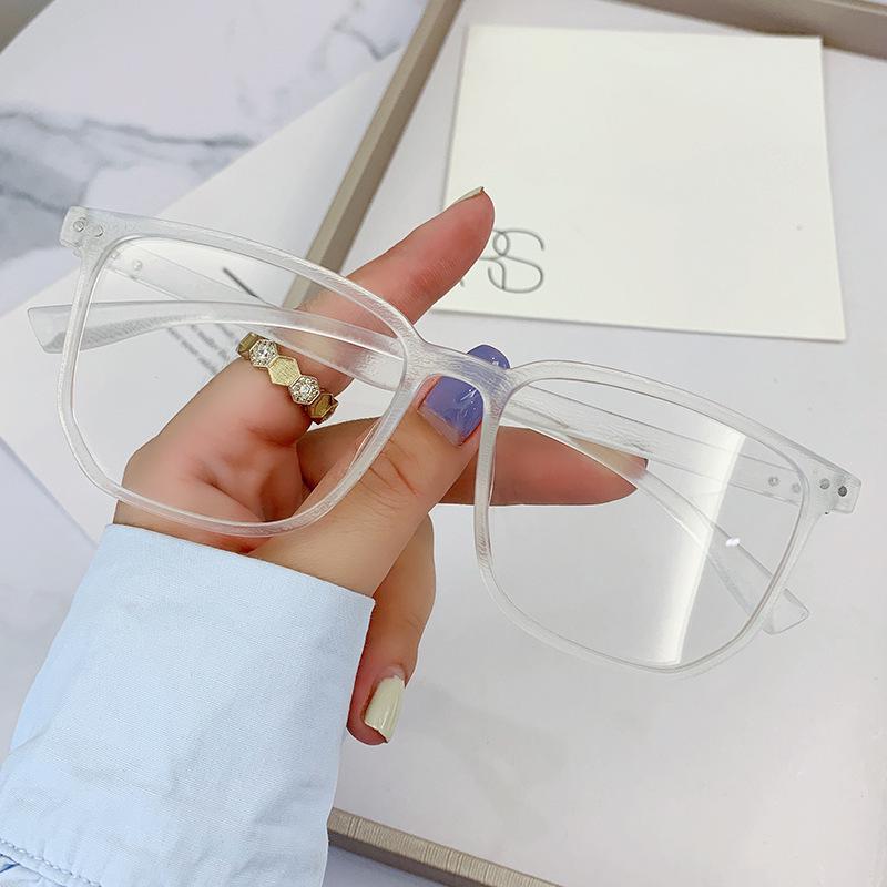 Men's Retro Anti-Blue Light Glasses: Super Light, No Makeup, Slimming Student Style Frames for Myopia