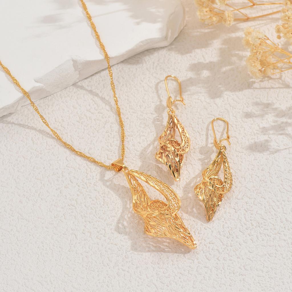 2025 New Middle East Jewelry Set Women's 18k Electroplated Gold Long Clavicle Chain Versatile Earrings