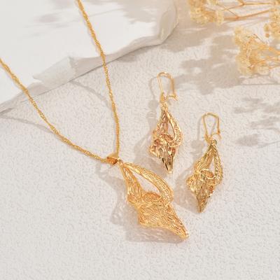 2025 Nouvel Ensemble de Bijoux du Moyen-Orient pour Femmes Plaqué Or 18k Chaîne Longue pour Clavicule Boucles d'Oreilles Polyvalentes