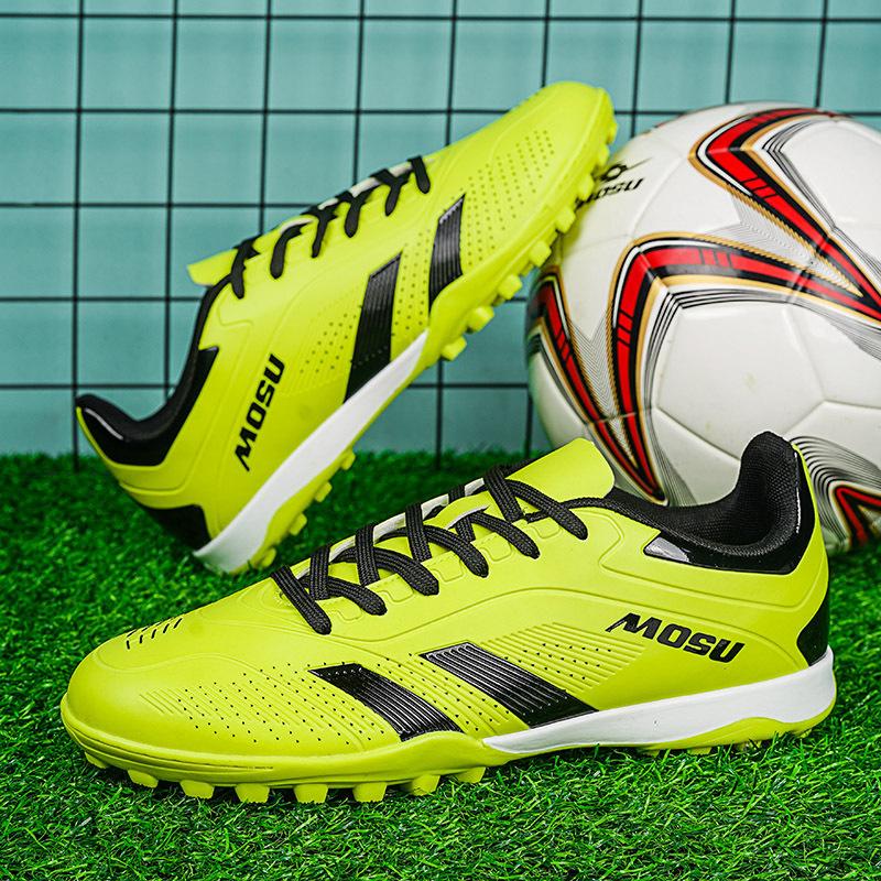 A pair of football shoes for men's low-top children and students with long nails, artificial grass training shoes, broken nails, sports shoes.