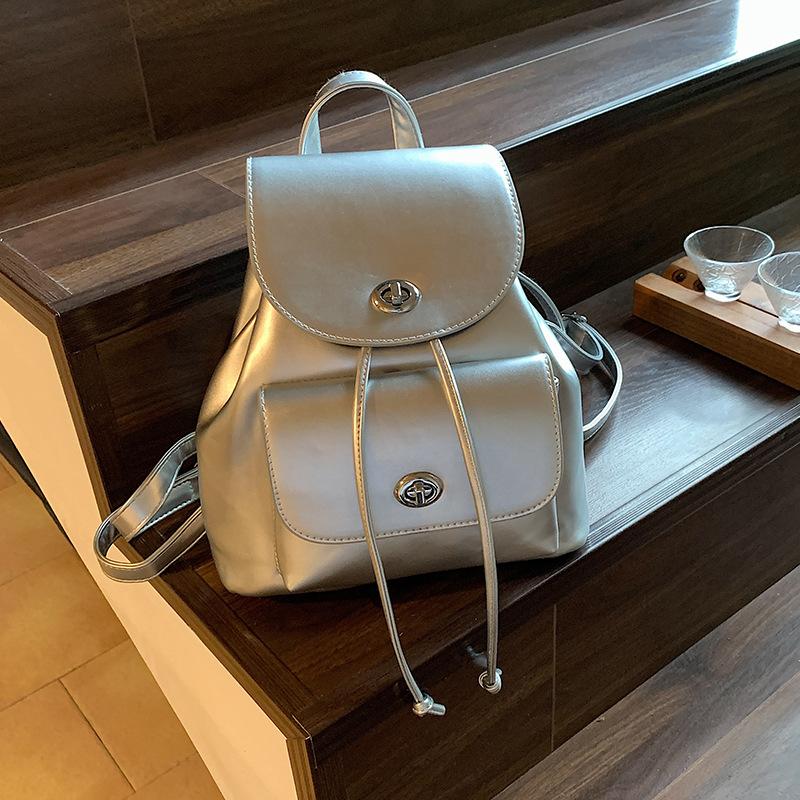 High-end Small Bag Women's New Fashion Versatile Backpack Schoolbag Niche Going Out Portable Backpack