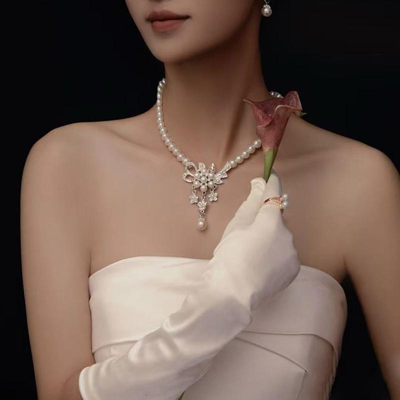 Collier de perles pour femmes: Collier élégant et chic à longueur de col, parfait pour les pulls — Cadeau d'anniversaire