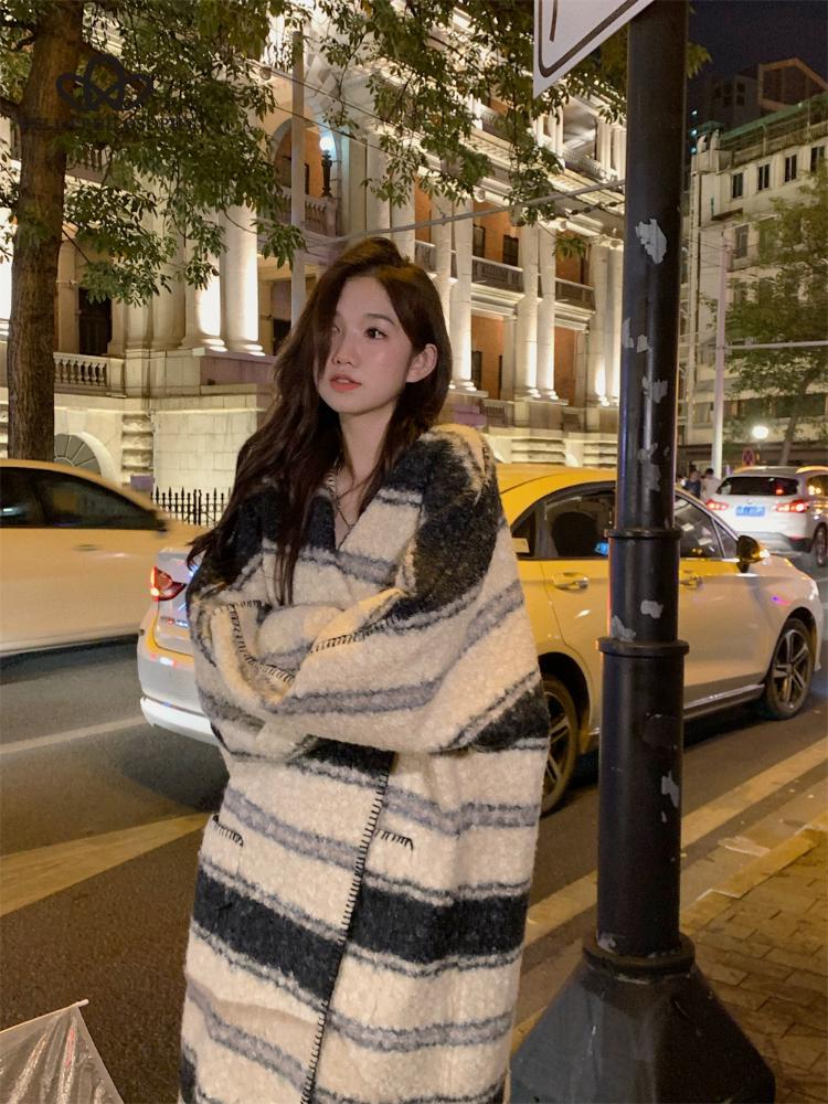 Mode Lose Elegante Gestreifte Schafe Lockige Jacke Frau Mode Herbst Winter Warm Lose Langen Mantel