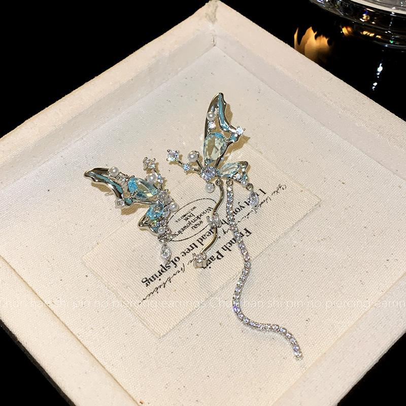 New asymmetric diamond-encrusted pearl butterfly fringed ear clip earrings women s fashion high-end niche stud earrings