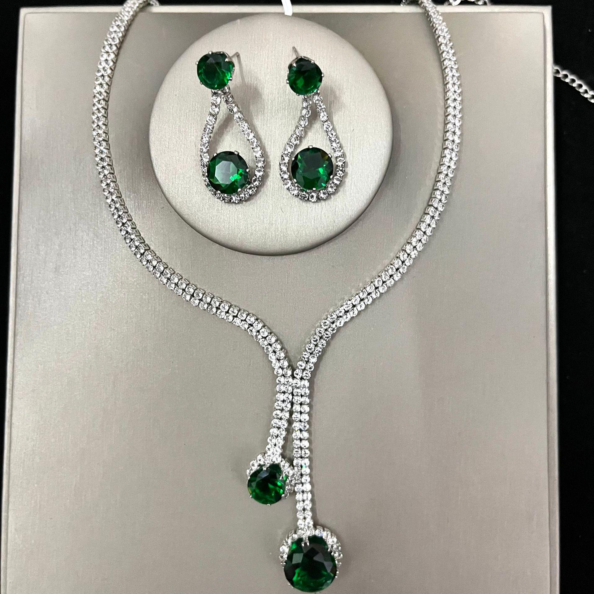 Crystal Water Drop Rhinestone Bridal Jewelry Set: Necklace & Earrings with Long Tassel зелёный