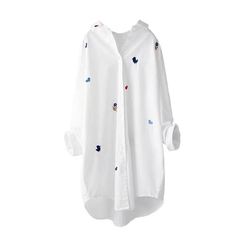 Vyšívaná košile pro jarní a podzimní módní design střední délky, ležérní volná bílá košile