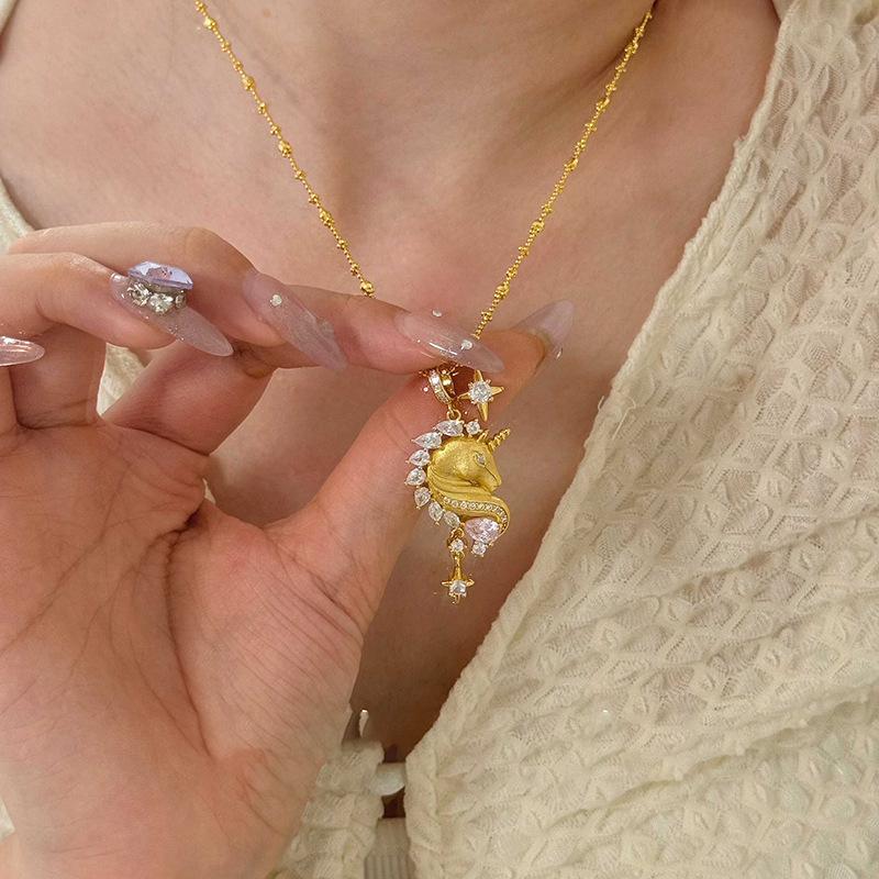 Collana Cavallo Zodiacale Stella in Zircone Placcata Oro | Elegante Catena Clavicolare dal Design di Nicchia