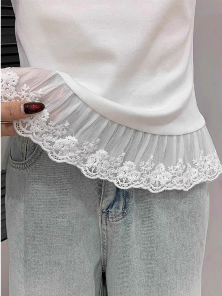 Women's White Lace Patchwork Short Sleeve T-shirt: Gentle and Slimming Spring Style