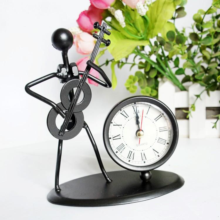 Mode kreative Musik Metall Iron Man Uhr Büro Heimdekoration