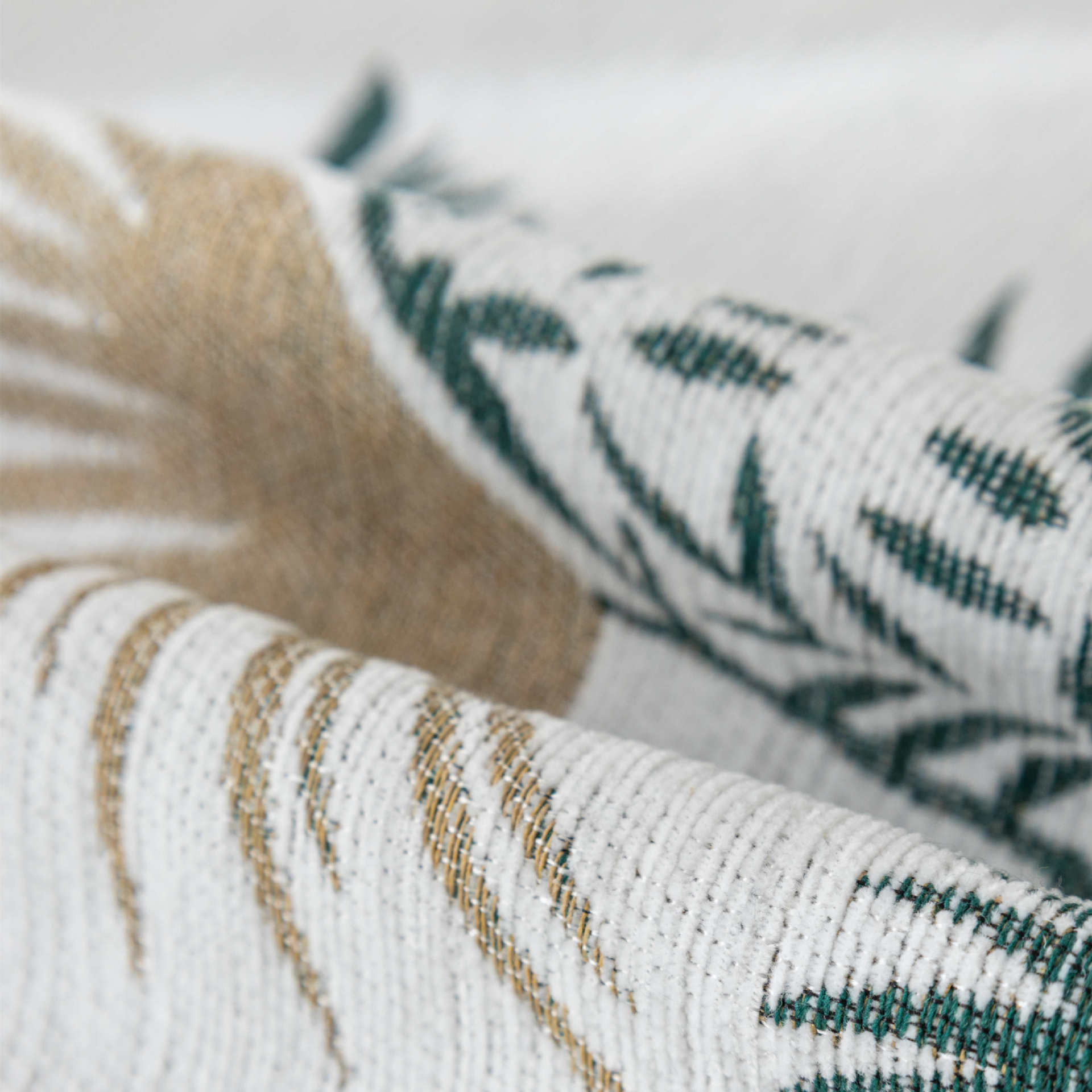 Полотенце для дивана из синели с кисточками в богемном стиле — фото 6