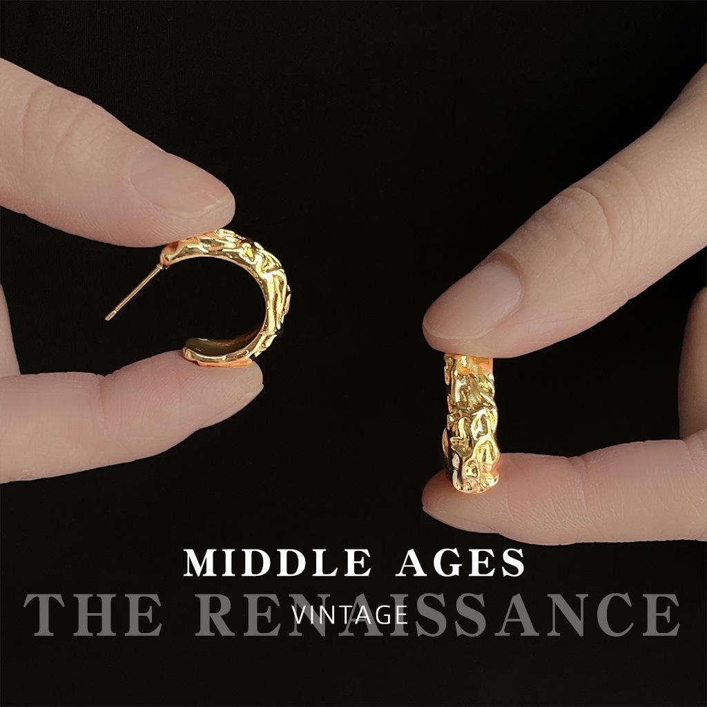 Средневековые серьги-кольца C-образной формы с плиссированной текстурой, нишевые серьги-пусеты в стиле легкой роскоши, ретро-универсальные серьги